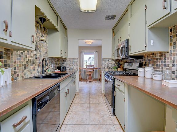 4th image of 3208 Loma Vista Pl NE