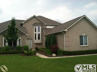 4485 Cedarhill Ct, Auburn Hills, MI 48326