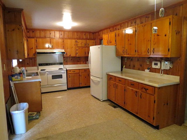 2nd image of 2307 Temple Ave