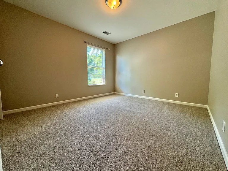1321 Tilton Dr — Photo 8