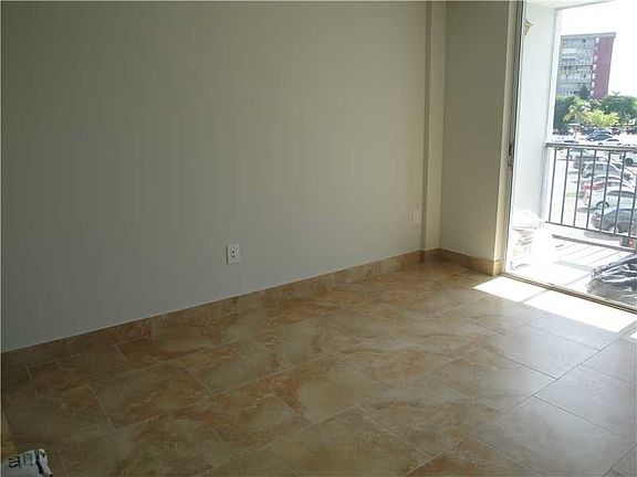 3rd image of 1351 NE Miami Gardens Dr APT 223E