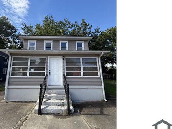 138 Denny Ave #2