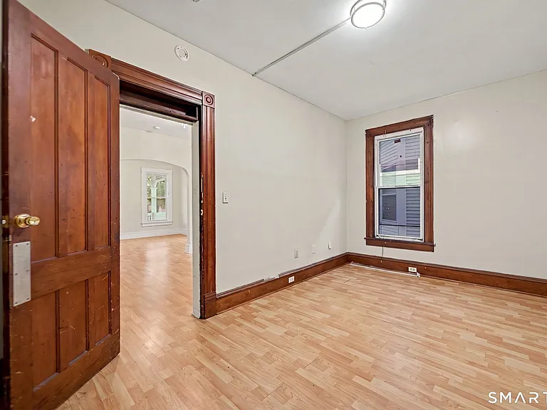 135 Sherwood Ave — Photo 17