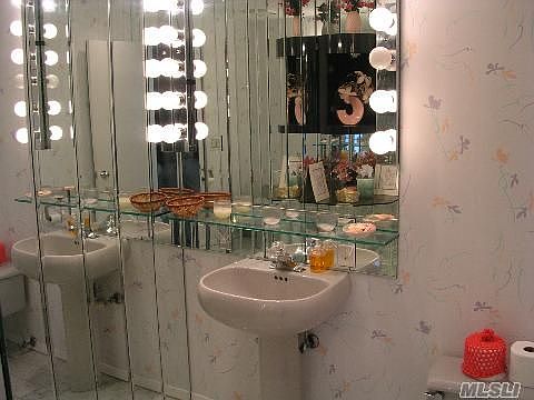 4th image of 26 Centre View Dr