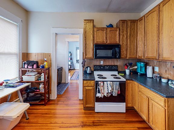 3rd image of 56 Hillside Pl #3