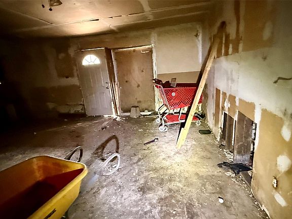 3rd image of 504 Pamela Dr