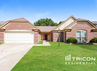 112 Browning Ln, Grand Prairie, TX 75052
