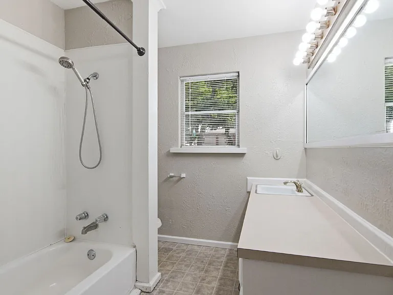 6500 Callahan Ct — Photo 17