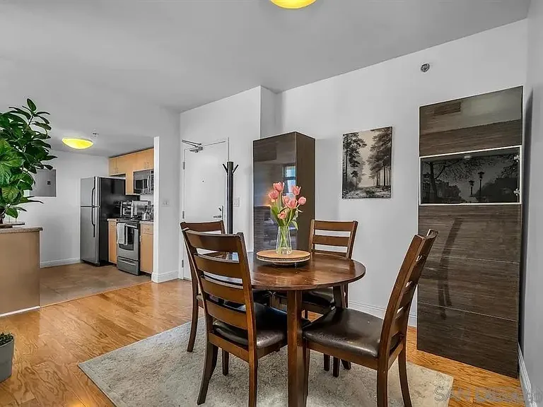 425 W Beech St #1556 — Photo 12