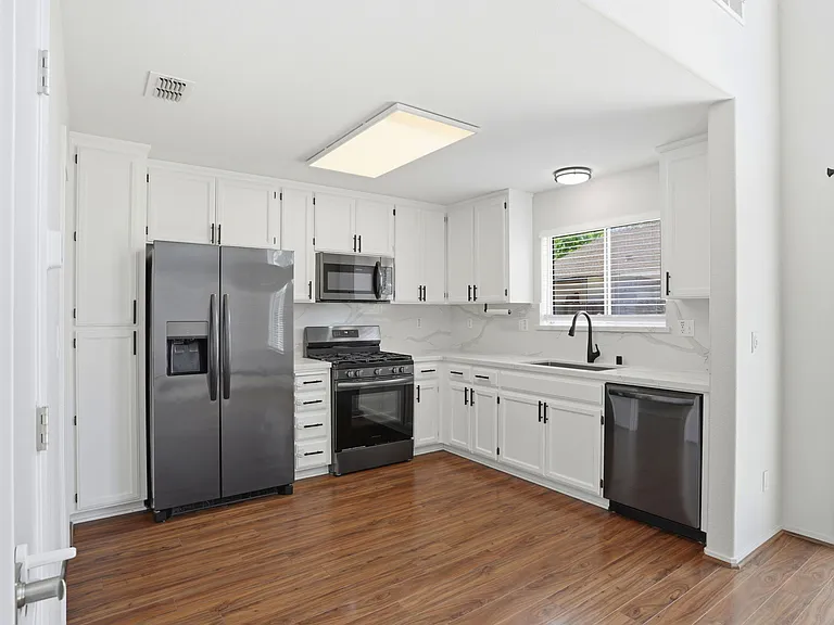 419 Pioneer Ave — Photo 11