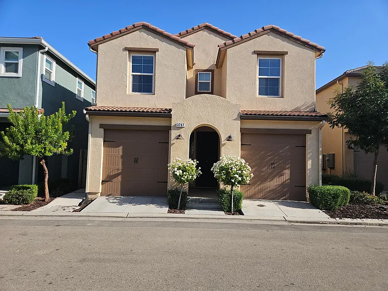 3767 Amity Ln — Photo 1