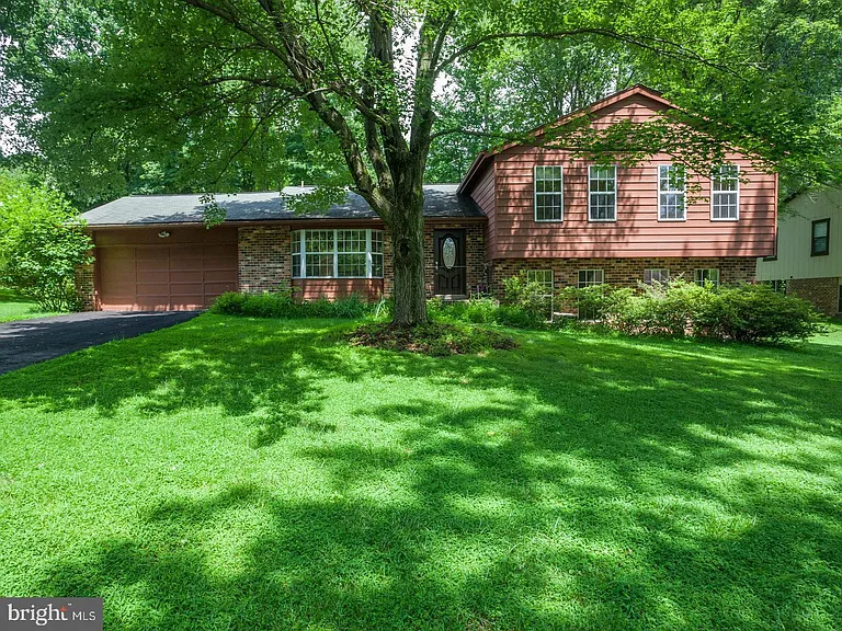10522 Brevity Dr — Photo 1