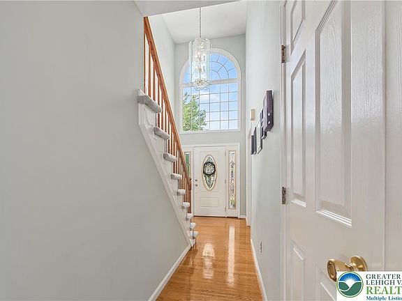 3rd image of 4180 Allen St