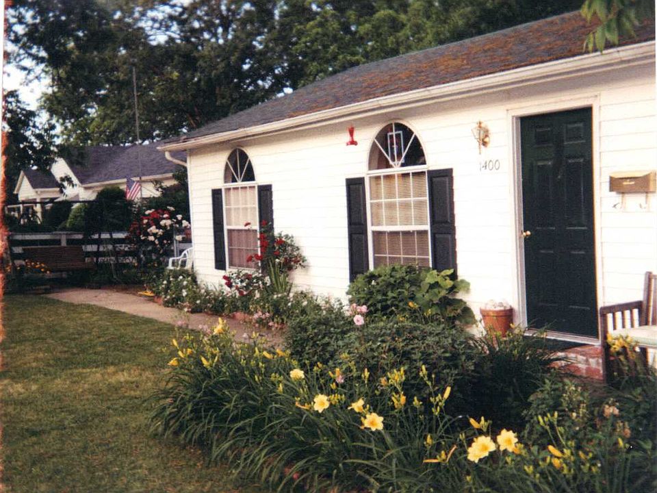 1st image of 1400 Lovers Ln