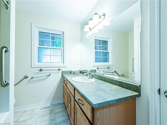 5th image of 565 Kininvie Dr