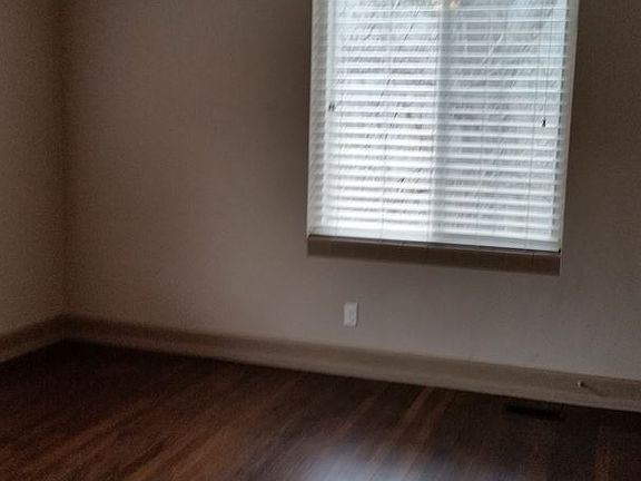 5th image of 4907 Sunnyside Ave
