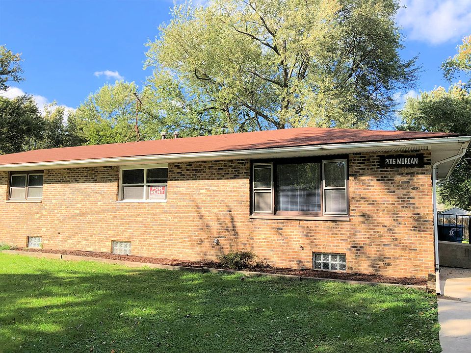 Front of property with a duel car driveway.