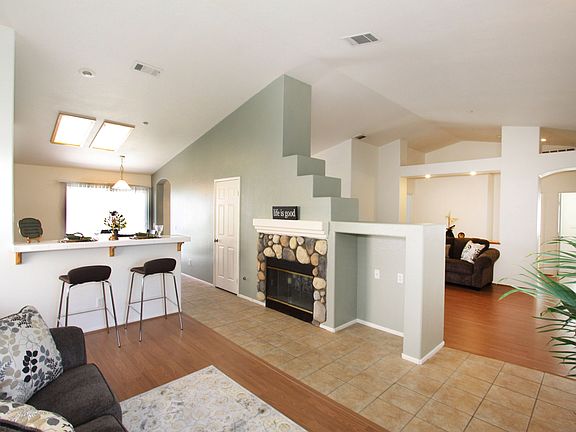 2nd image of 15438 Caroline St