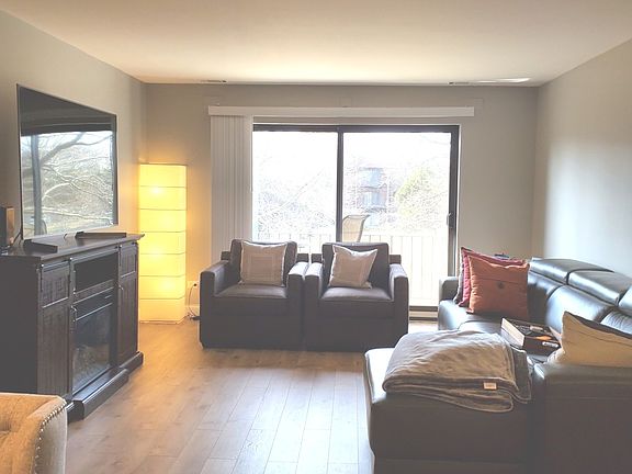 3rd image of 1026 Castilian Ct APT 205