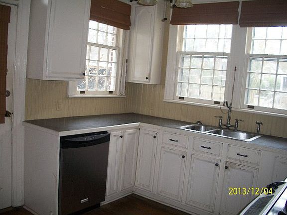 5th image of 102 E 6th St