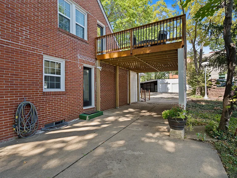 113 Crestmere Ave #201 — Photo 6