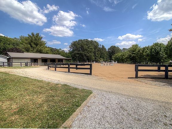 6 Stall Barn & Riding Ring
