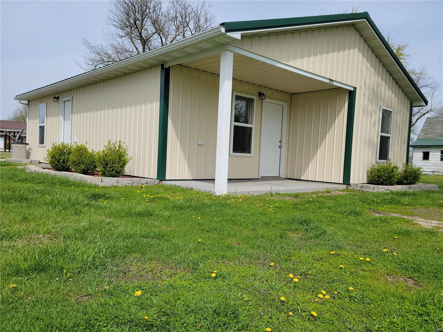 203 N Locust St, Curryville, MO 63339 Zillow