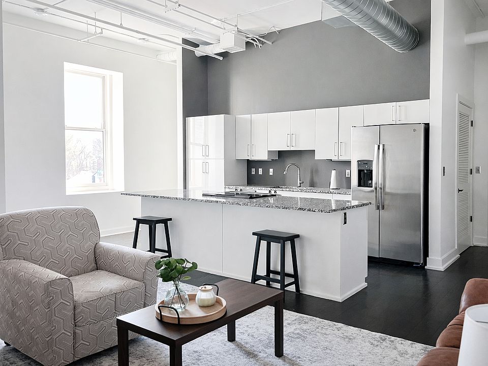 1st image of 1620 3rd Ave N #203