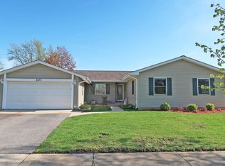 233 W Shelley Rd, Elk Grove Village, IL 60007