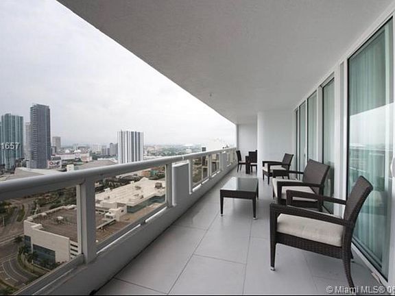 5th image of 1717 N Bayshore Dr APT 3555