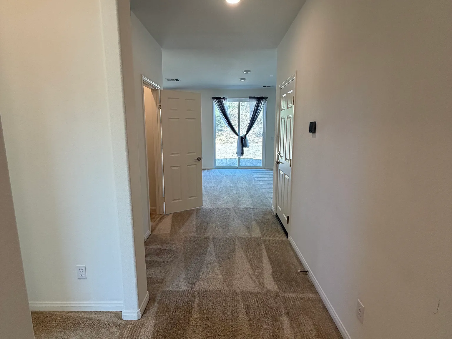 5 bed, 2238 sqft, $4,000 — Photo 2