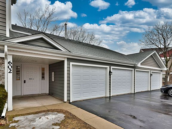 3rd image of 602 Fairbanks Ct Unit Z1