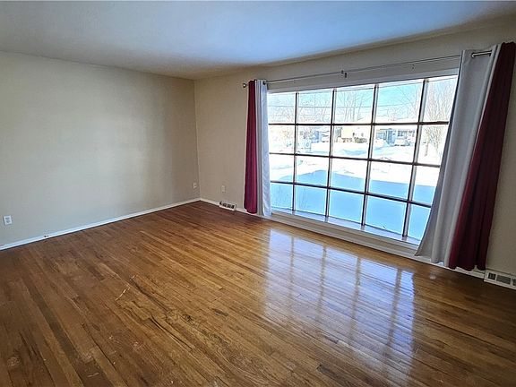 3rd image of 5949 White Pine Dr