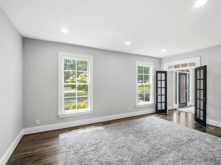 678 Canterbury Dr — Photo 15