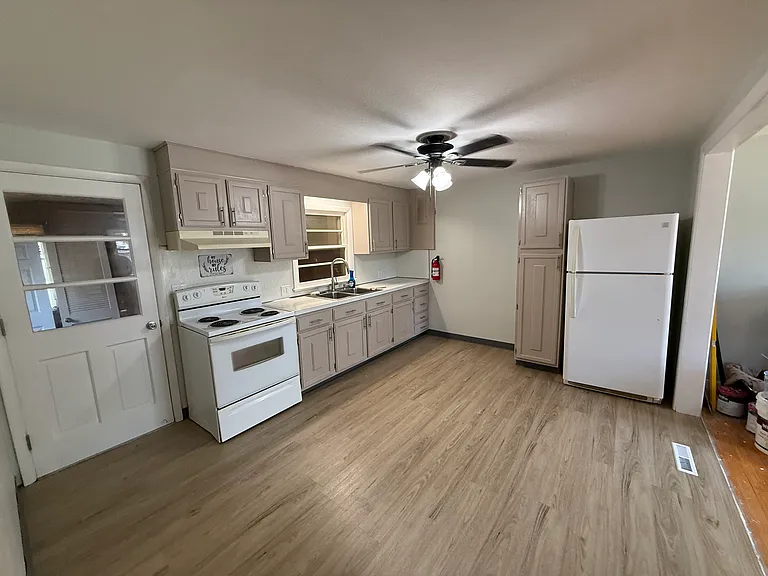 445 Highland Ave — Photo 4