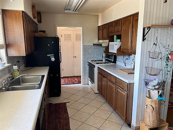 5th image of 1005 S Cedar Street