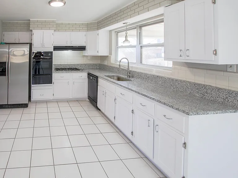 Large eat-in kitchen with granite countertops, stainless steel appliances and large sink