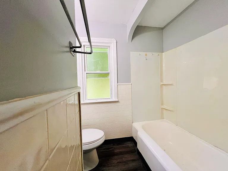 8606 Rosewood Ave — Photo 14