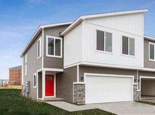 9758 Crestview Dr, West Des Moines, IA 50266