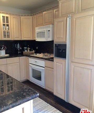 5th image of 927 21st St APT 1
