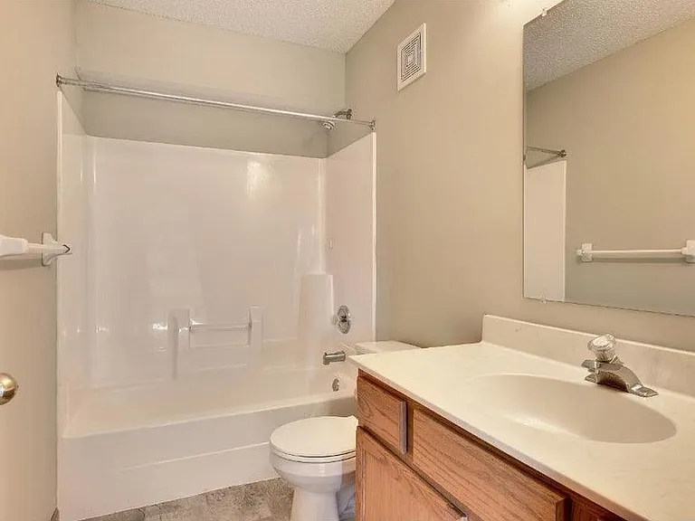 2015 Brittany Ct — Photo 2