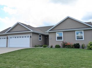 1356 Primrose Ln, Fond Du Lac, WI 54935