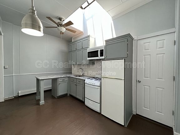 3rd image of 220 Main St APT 2R