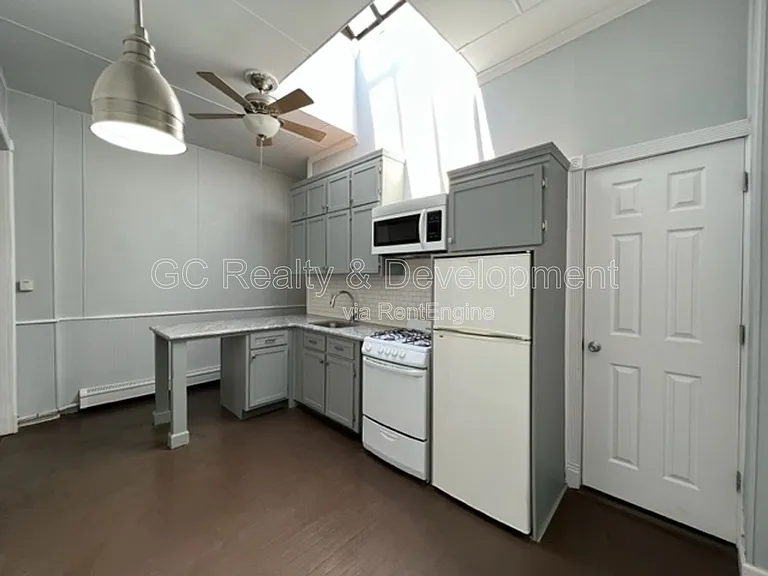 220 Main St #2R — Photo 3