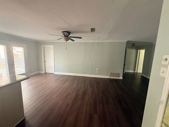 5th image of 209 Lone Star Rd