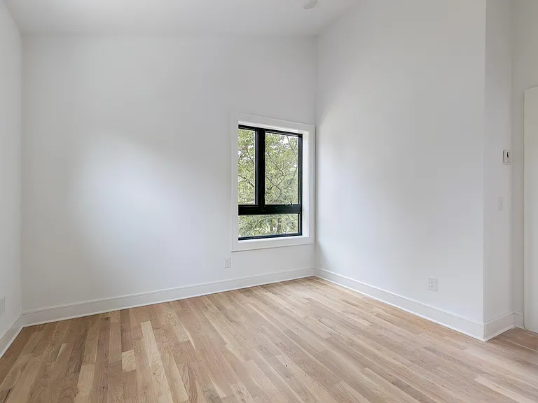 926A Washington St — Photo 16