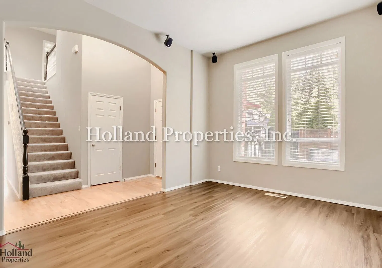 Spacious Beaverton Home with Comfort, Style & Outdoor Living — Photo 4