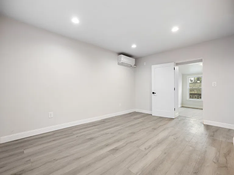 1731 Unionport Rd #3 — Photo 4
