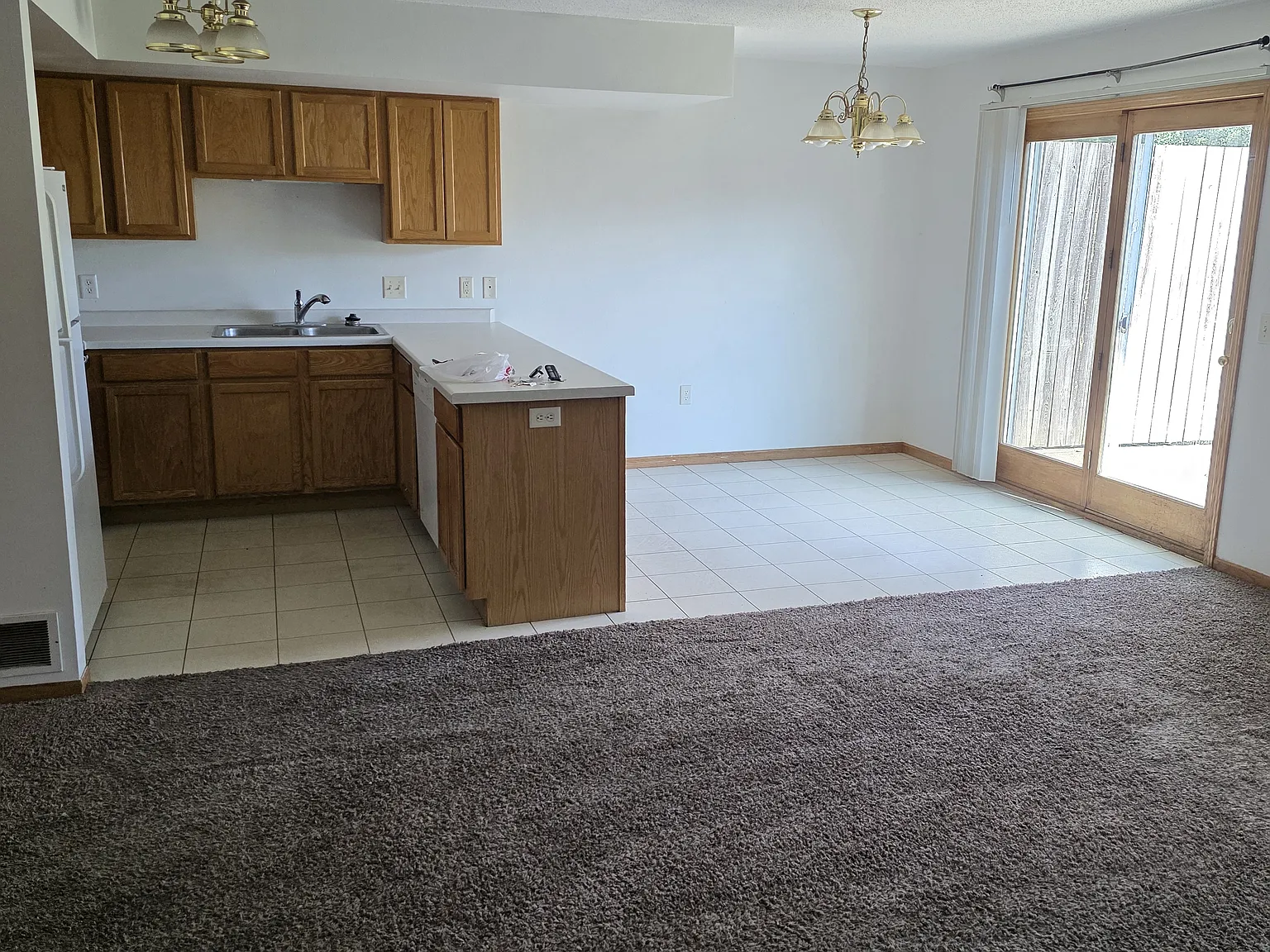 3 bed, 1400 sqft, $1,400 — Photo 4