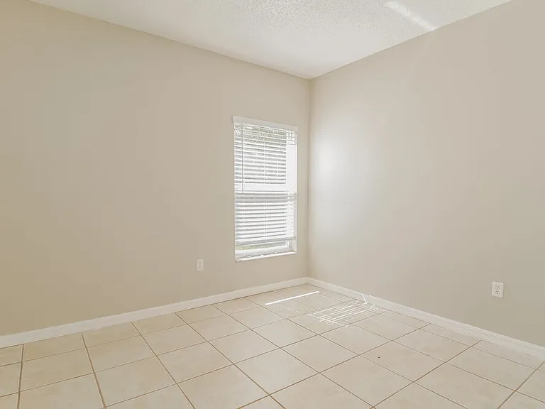 1005 Dudley Dr — Photo 12